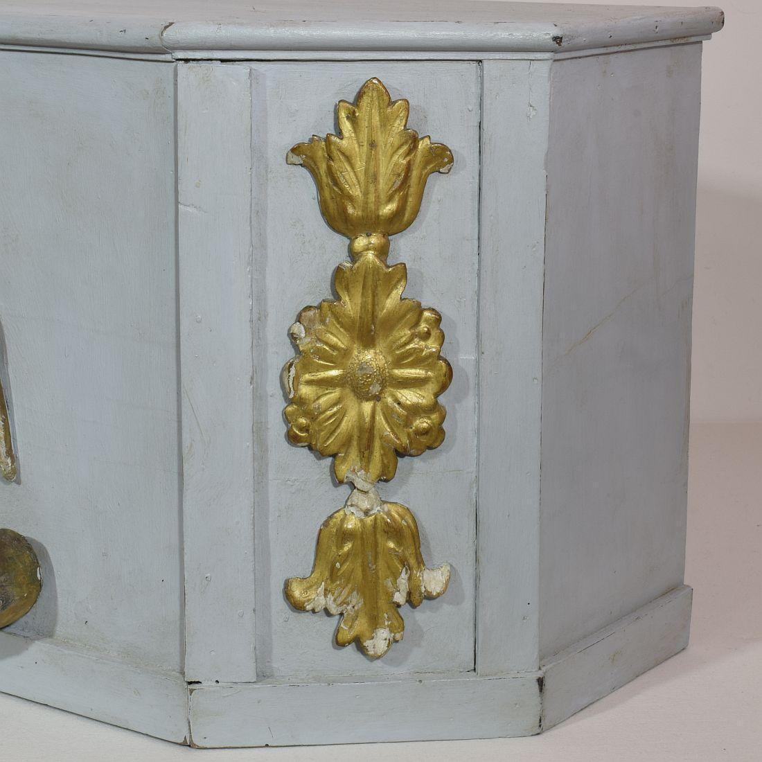 18th Century Italian Neoclassical Carved Wooden Altar For Sale 5
