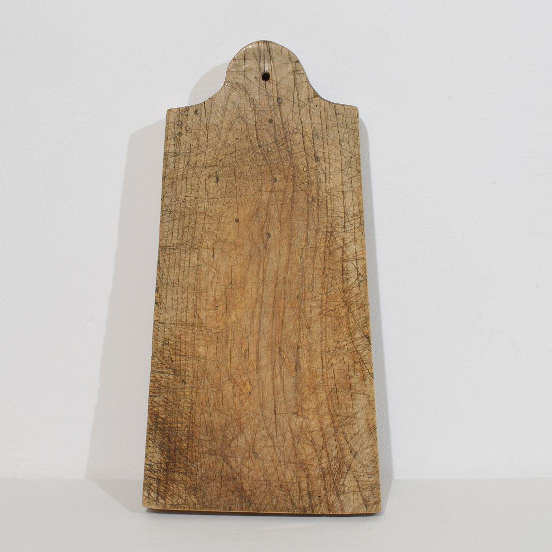 Planche à découper en bois épais, 19e siècle, France Bon état - En vente à Buisson, FR