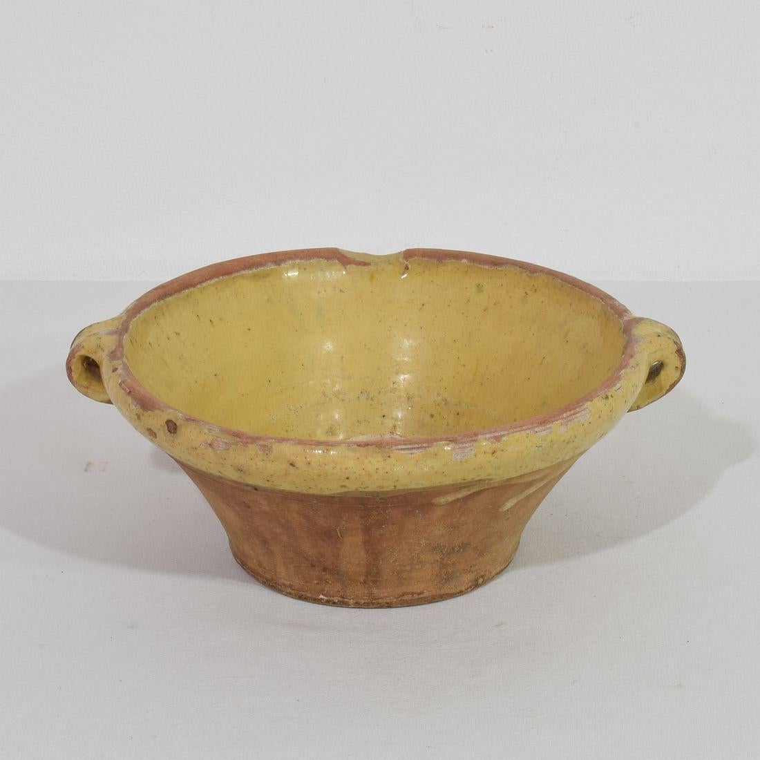 Smaltato Piccola ciotola da latte o tan in terracotta smaltata gialla francese del XIX secolo in vendita