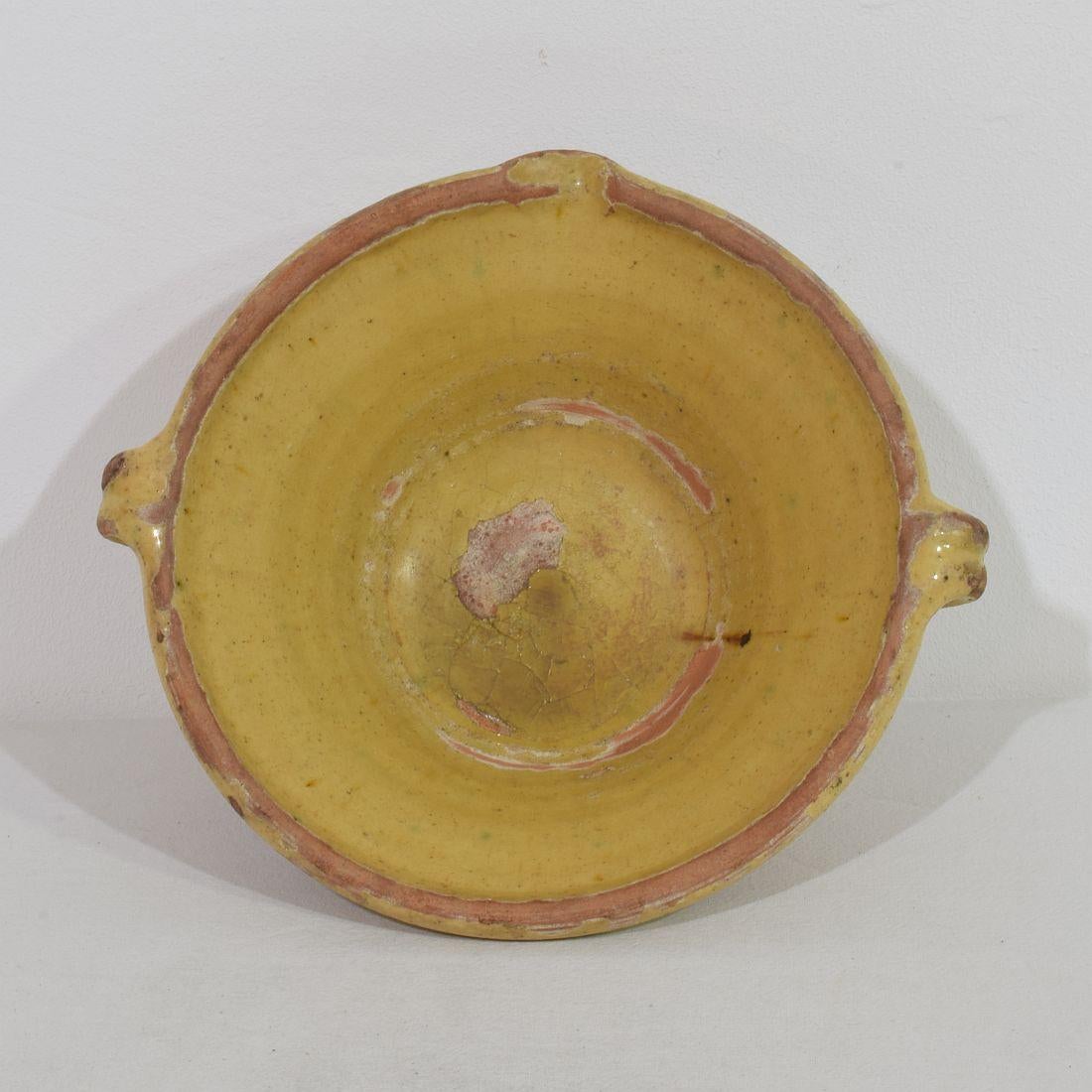Terracotta Piccola ciotola da latte o tan in terracotta smaltata gialla francese del XIX secolo in vendita