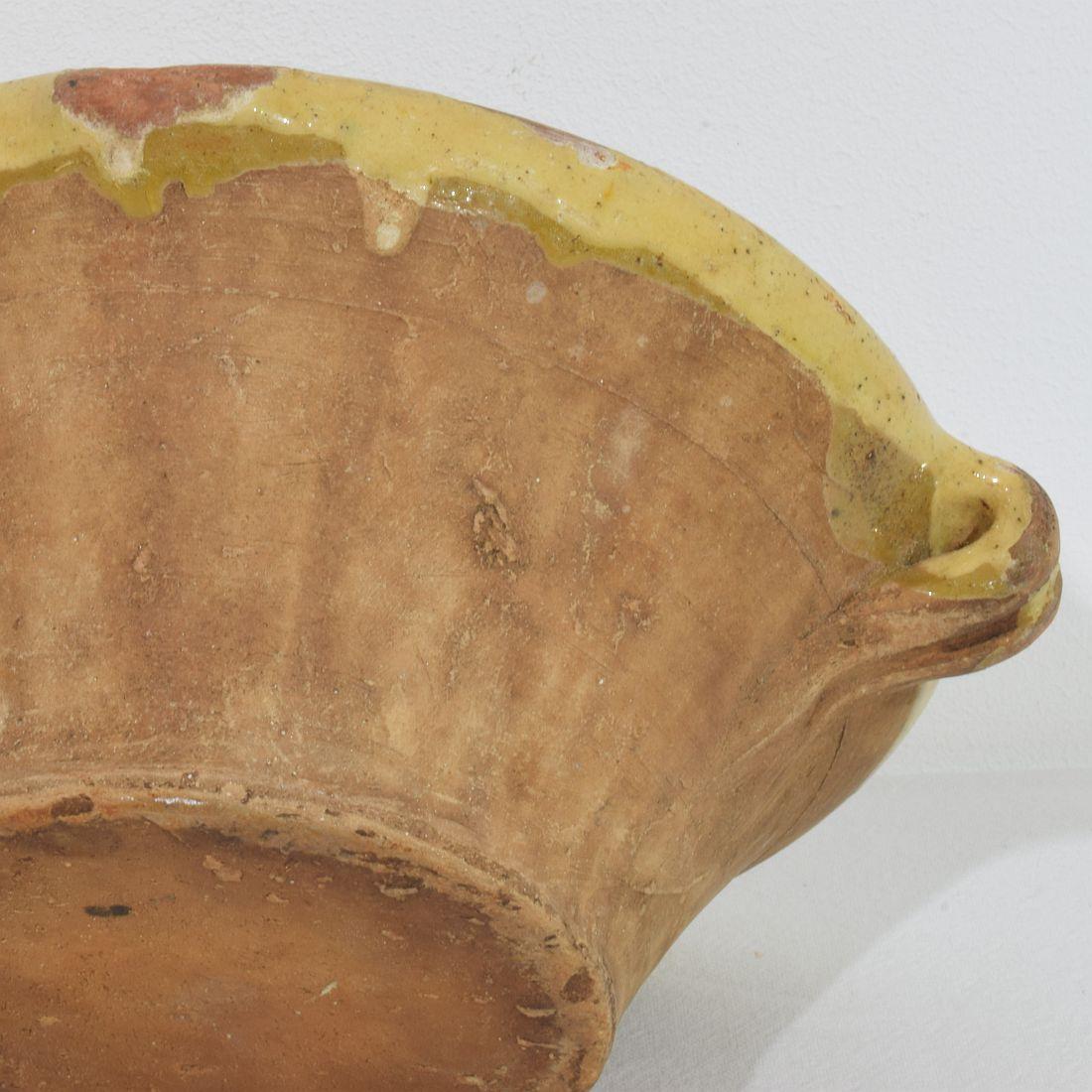 Piccola ciotola da latte o tan in terracotta smaltata gialla francese del XIX secolo in vendita 6