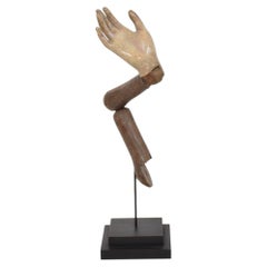 Italienisches geschnitztes Holzbarockarm einer Heiligen Figur aus dem 18. Jahrhundert