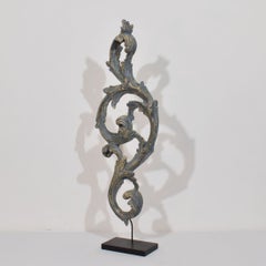 Scultura italiana antica del XIX secolo in legno policromo in stile barocco su piedistallo