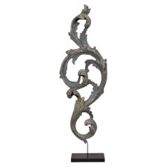 Scultura italiana antica del XIX secolo in legno policromo in stile barocco su piedistallo