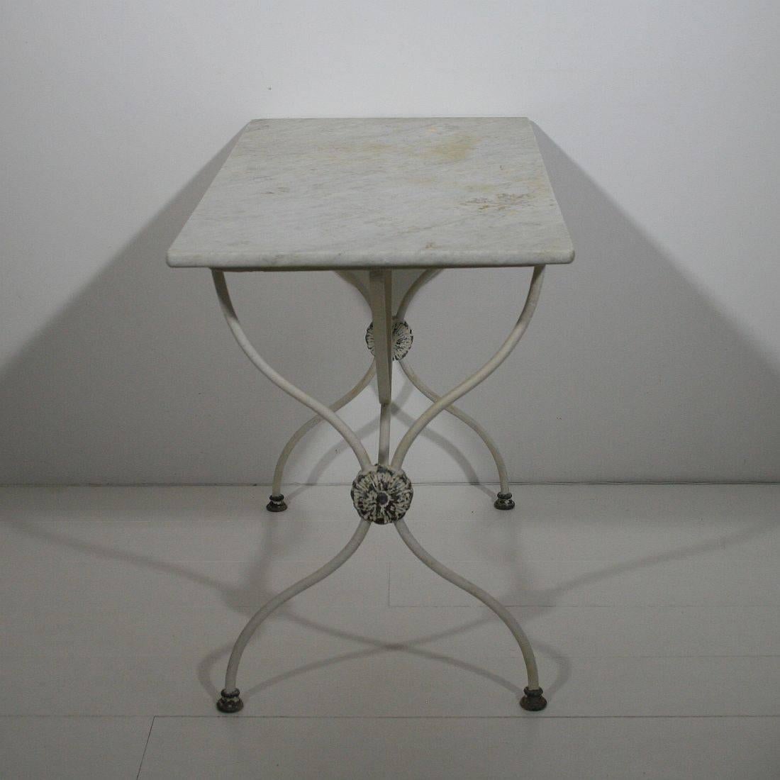 Painted 19th Century French Iron Marble Top Garden Table In Good Condition In Buisson, FR