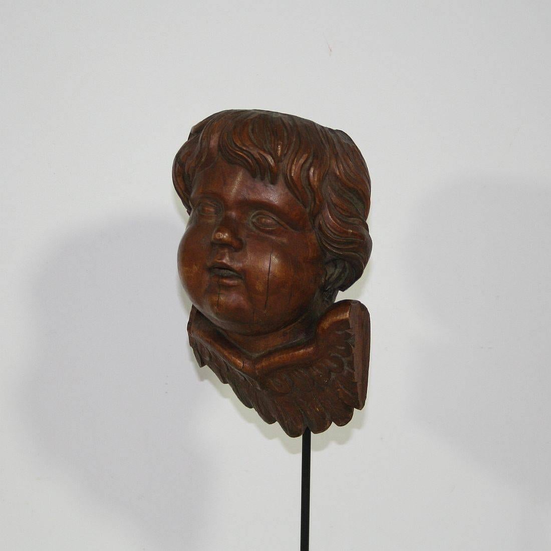 French 18th Century Carved Wood Baroque Angel Head Cherub In Good Condition In Buisson, FR