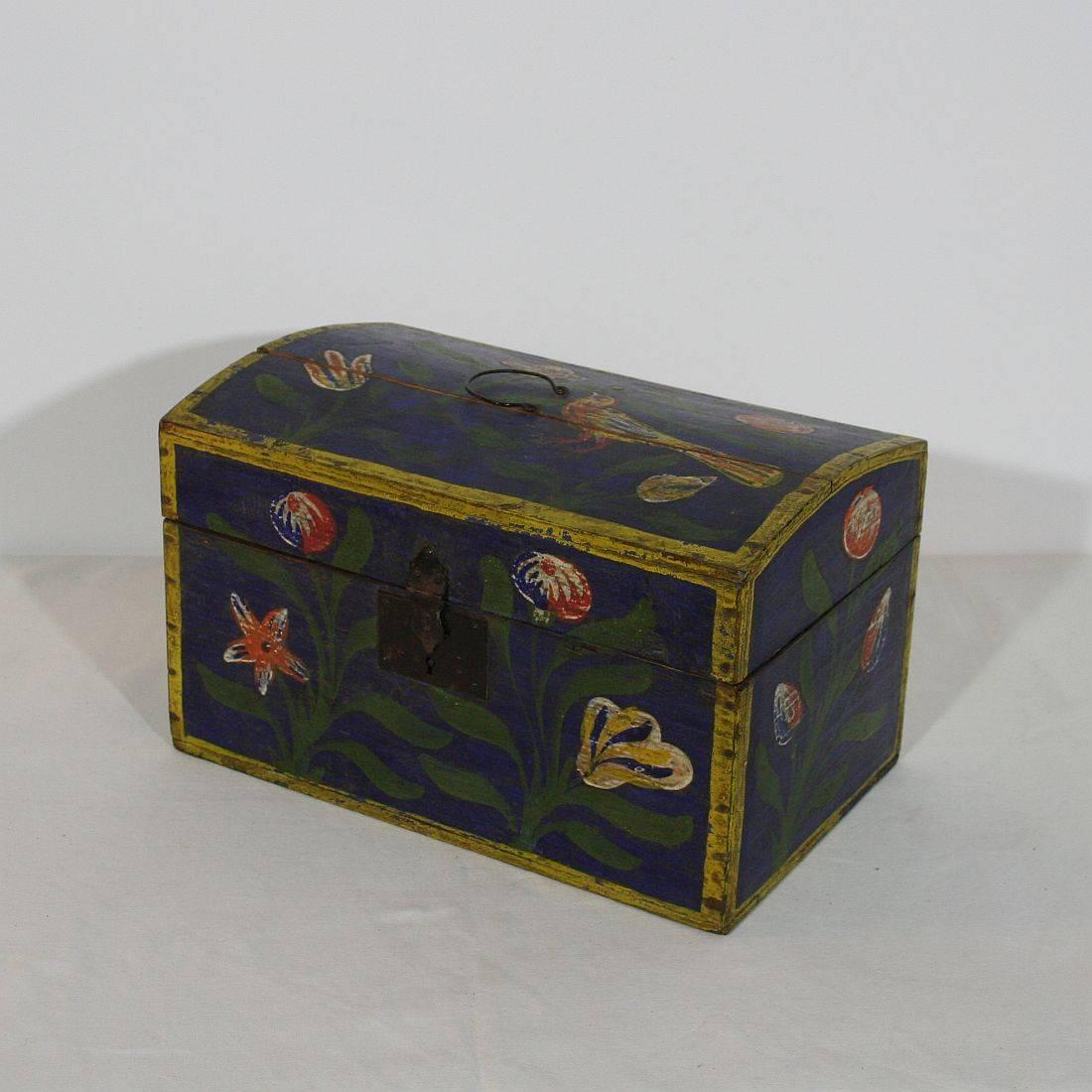 19th Century French Folk Art Weddingbox from Normandy with a Bird In Good Condition In Buisson, FR