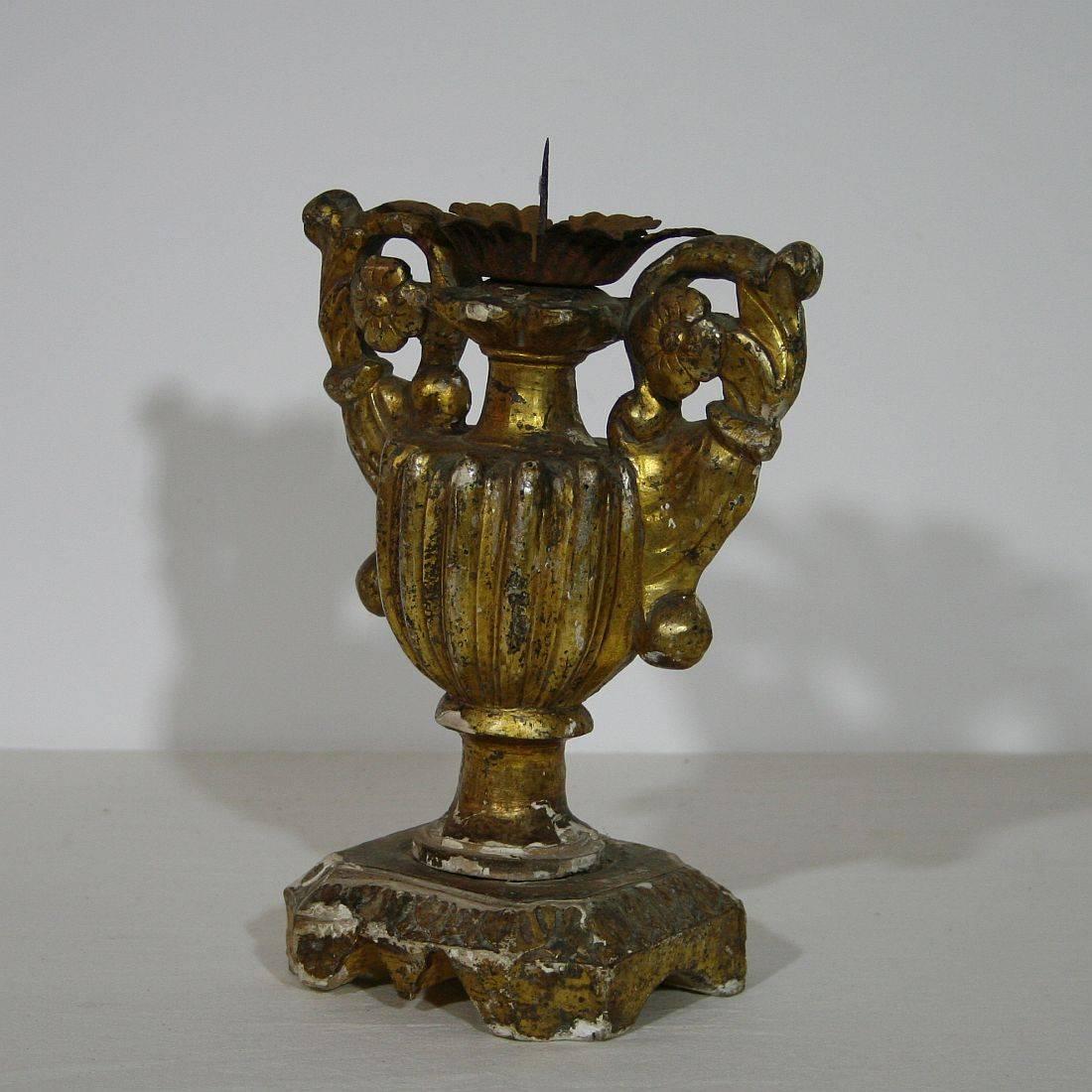 18th Century Italian Carved Giltwood Baroque Candleholder In Good Condition In Buisson, FR
