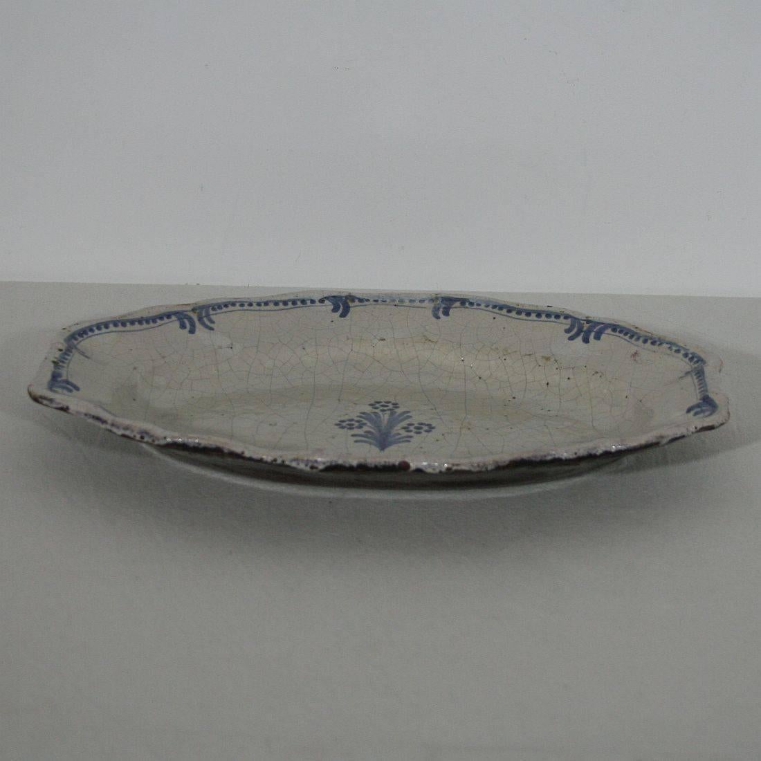 French, 18th Century Glazed Earthenware Rouen Platter In Good Condition In Buisson, FR
