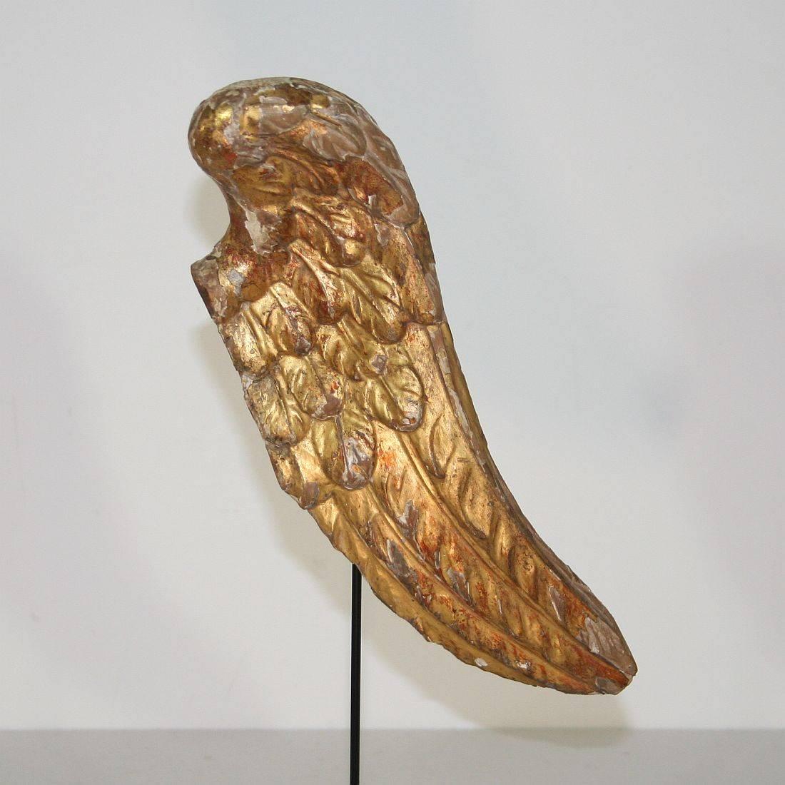 Very nice baroque wooden angel wing with its original gilding. Rare and beautiful piece.
Italy, circa 1750
Weathered.
Measurement is with the wooden base.