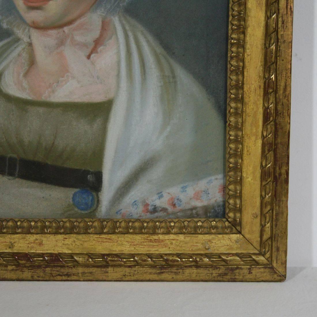Early 19th Century French Pastel Portrait of a Young Woman In Good Condition In Buisson, FR