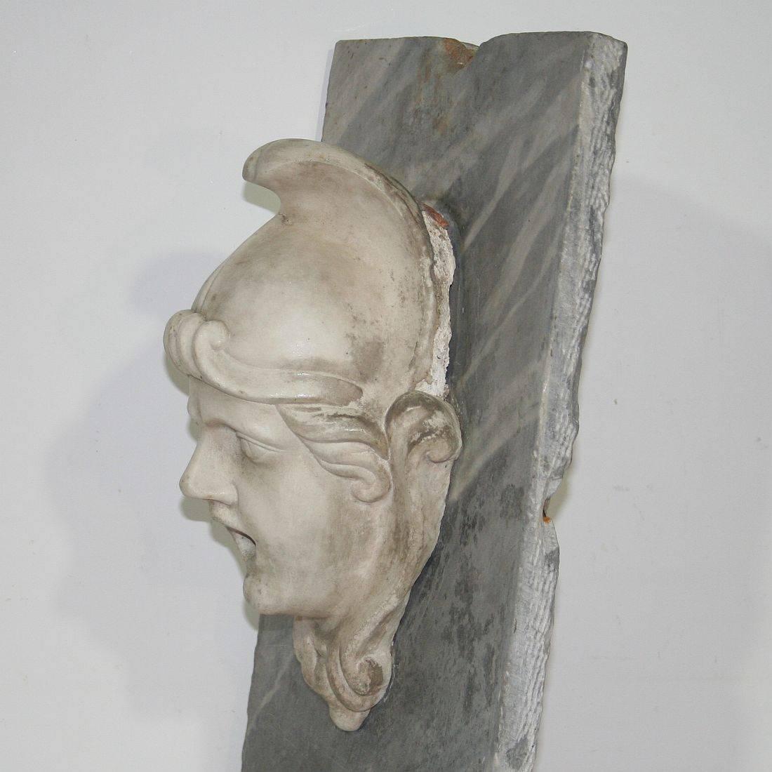 Italian 17th-18th Century Marble Fountain Head In Good Condition In Buisson, FR