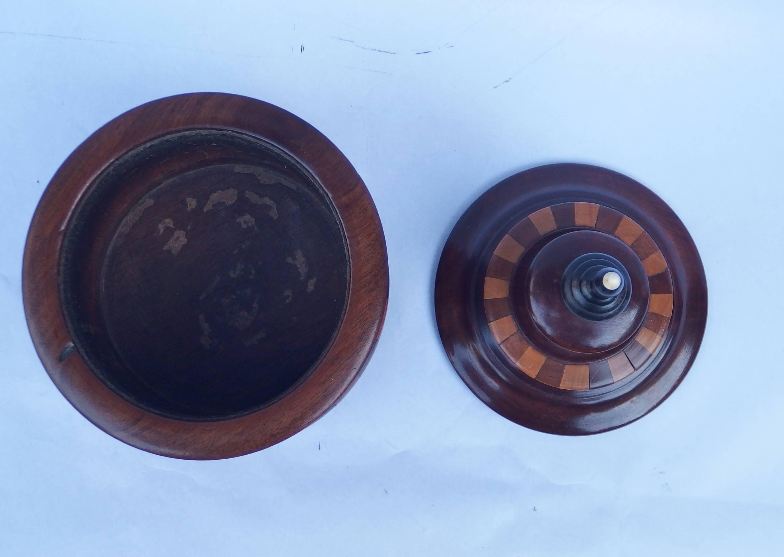 Collection of Dutch Treen Tobacco Jars In Good Condition In Schoten, BE