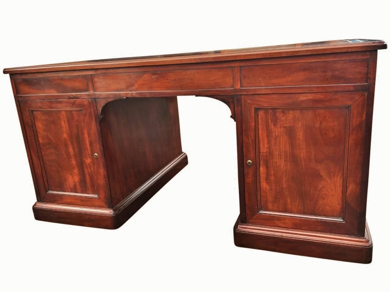 George IV 19th Century Mahogany  Partners Desk by  Gillow. circa 1830