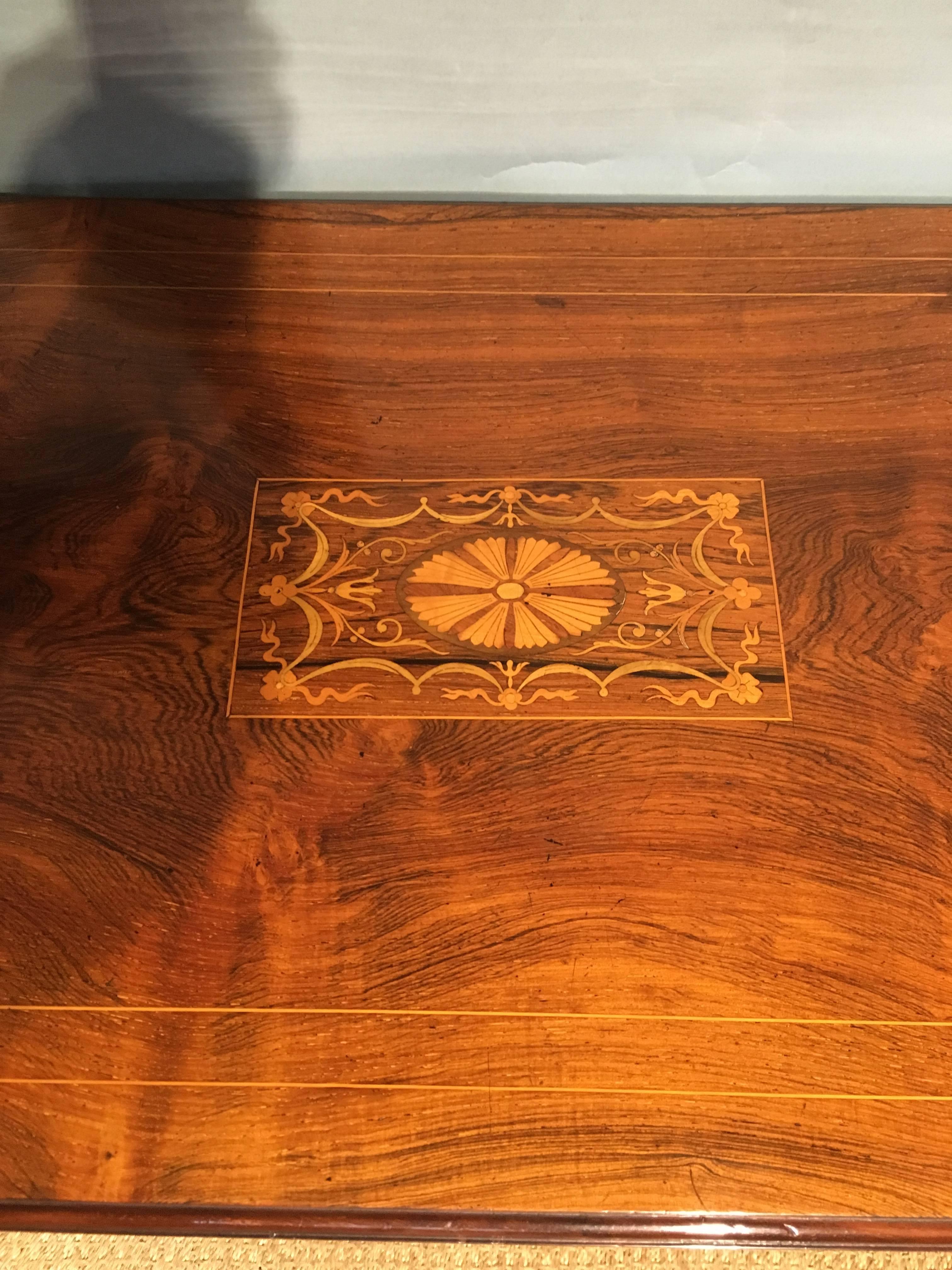 Very good quality early 20th century rosewood and inlaid card table 

English, circa 1910

This piece has been through our workshops and been cleaned / polished baize replaced

Lovely color / patina 

Measures: Height 30 inches
Width 36