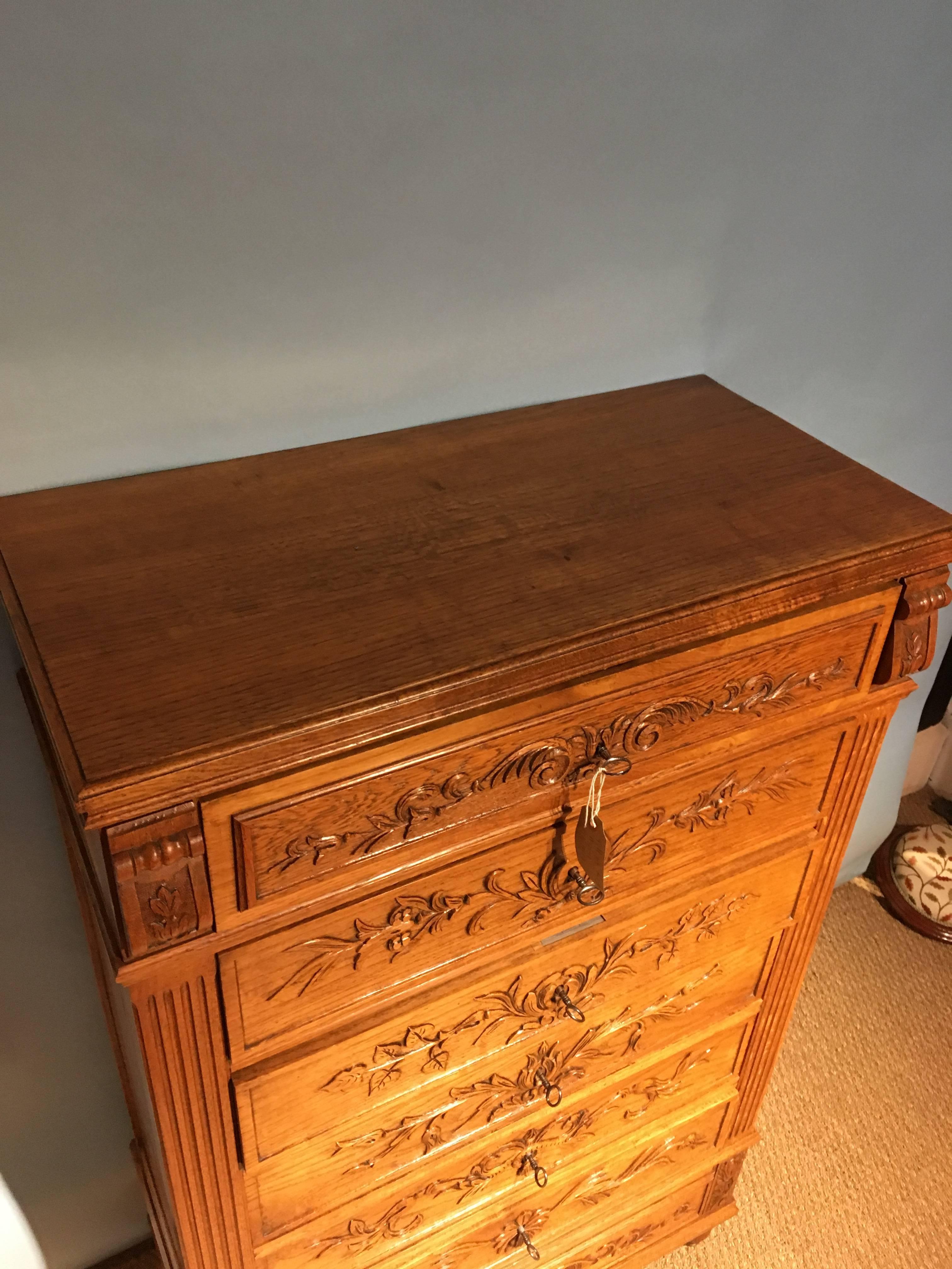 Tall Oak Chest of Drawers In Good Condition In Honiton, Devon
