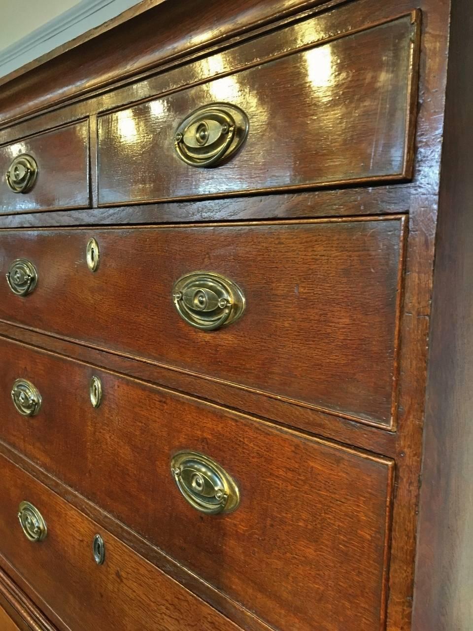 An attractive and compact antique oak chest on chest, English and dated about 1790. An ideal  piece where headroom is an issue.!
A delightful chest which has been well maintained and is seen here in excellent condition, having a mellow oak color