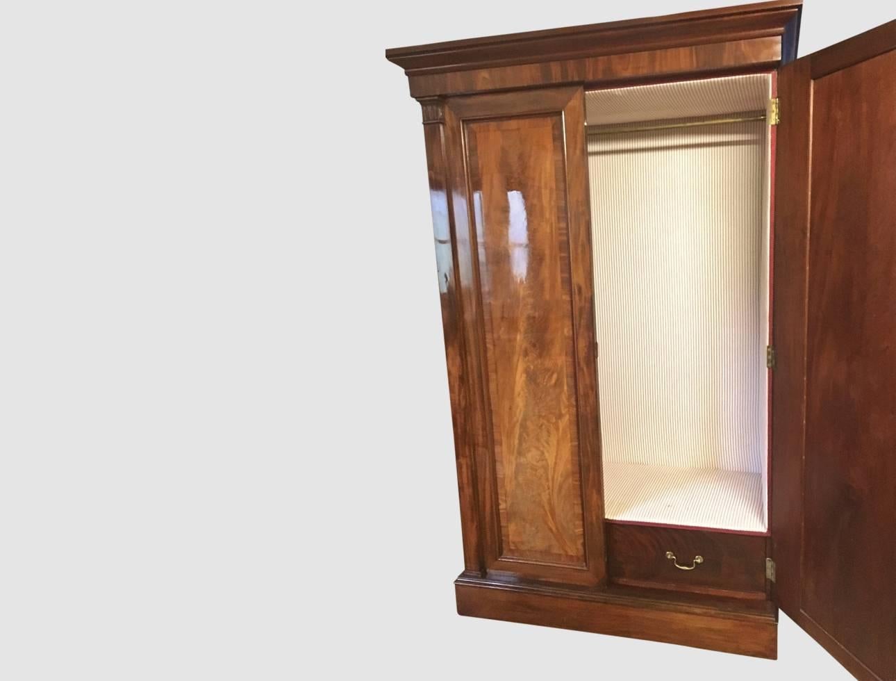 Superb two-door mahogany wardrobe with a fitted interior, English, circa 1830.
 
This delightful wardrobe is in richly figured mahogany with a good antique patination. The doors are flat and true, closing well with fitted key. The interior is