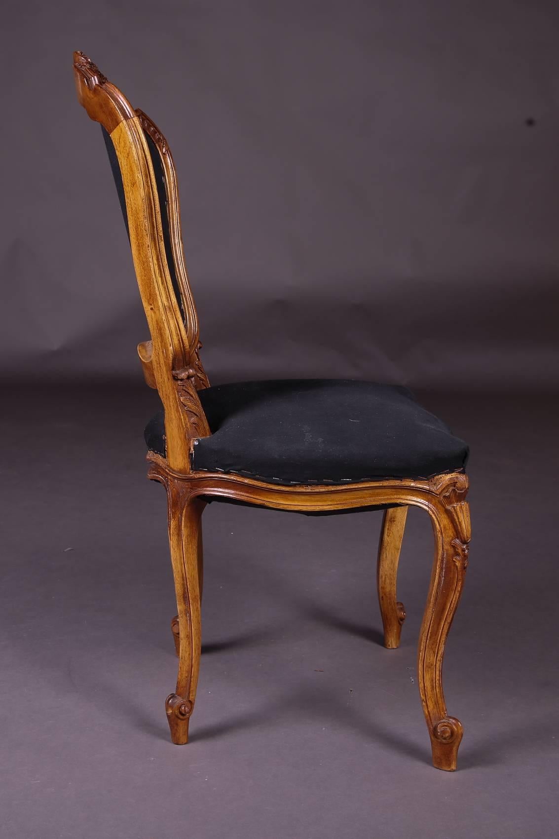 Rokoko-Stuhl aus Nussbaumholz, 19. Jahrhundert (Deutsch) im Angebot