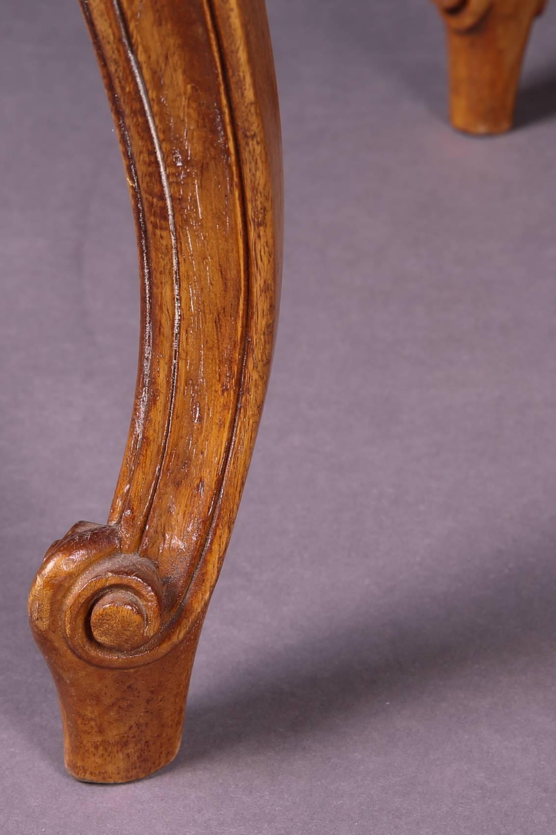 Rokoko-Stuhl aus Nussbaumholz, 19. Jahrhundert im Angebot 5
