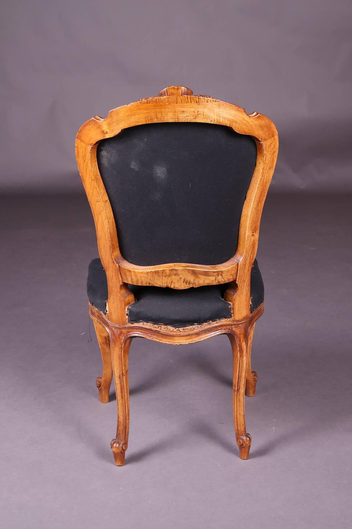 Rokoko-Stuhl aus Nussbaumholz, 19. Jahrhundert im Zustand „Gut“ im Angebot in Berlin, DE