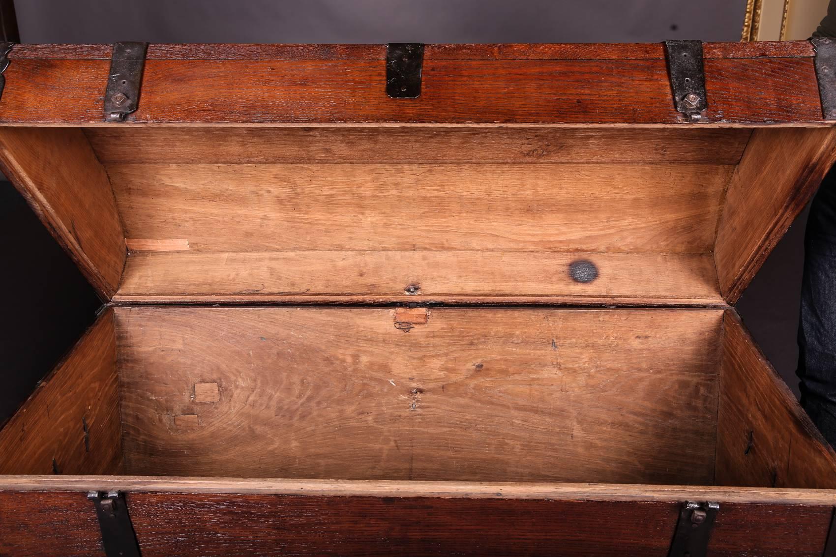 18th Century and Earlier 18th Century Baroque Oak Four-Wheels-Leg Blanket Chest For Sale