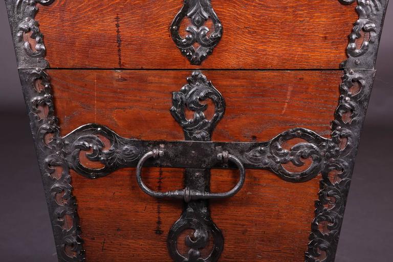 18th Century Baroque Oak Four-Wheels-Leg Blanket Chest For Sale at 1stDibs