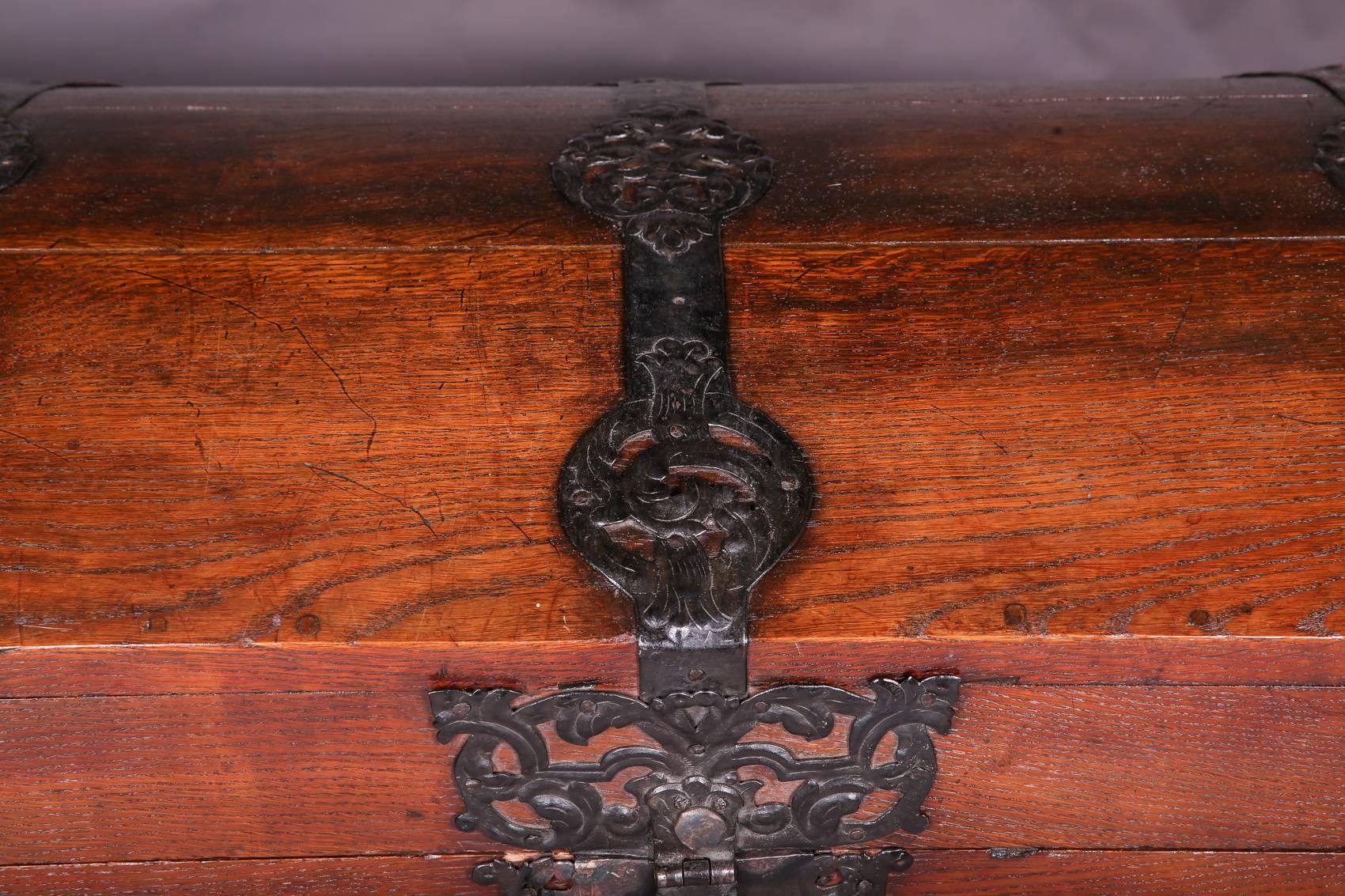 Wood 18th Century Baroque Oak Four-Wheels-Leg Blanket Chest For Sale