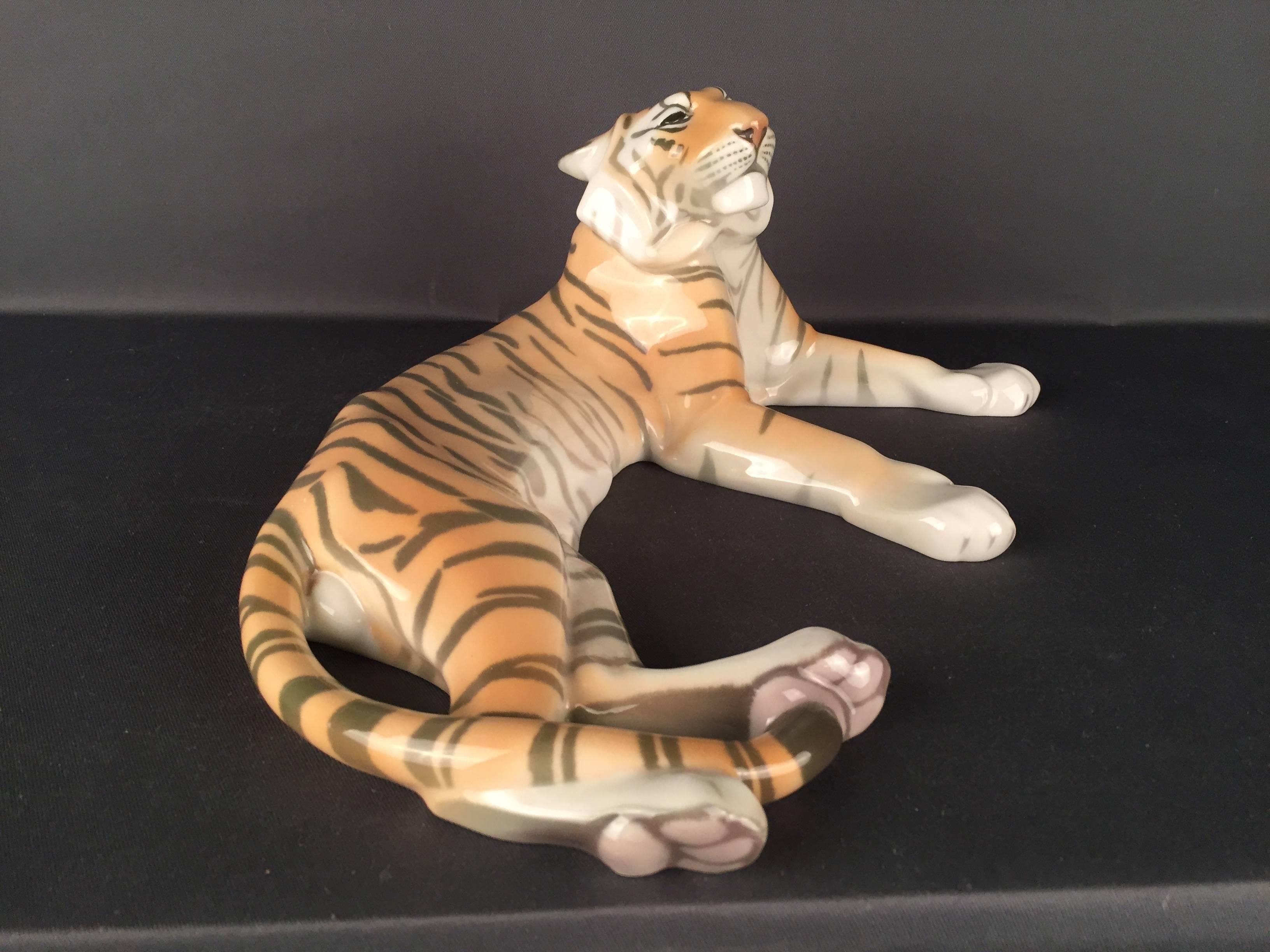 Extremely rare KPM figure, Bengal tiger.
By Anton Puchegger.

KPM Berlin 1.Wahl with painting mark.

Signed Anton Puchegger, circa 1920

Very fancy shape.

Figure in an impeccable condition.
