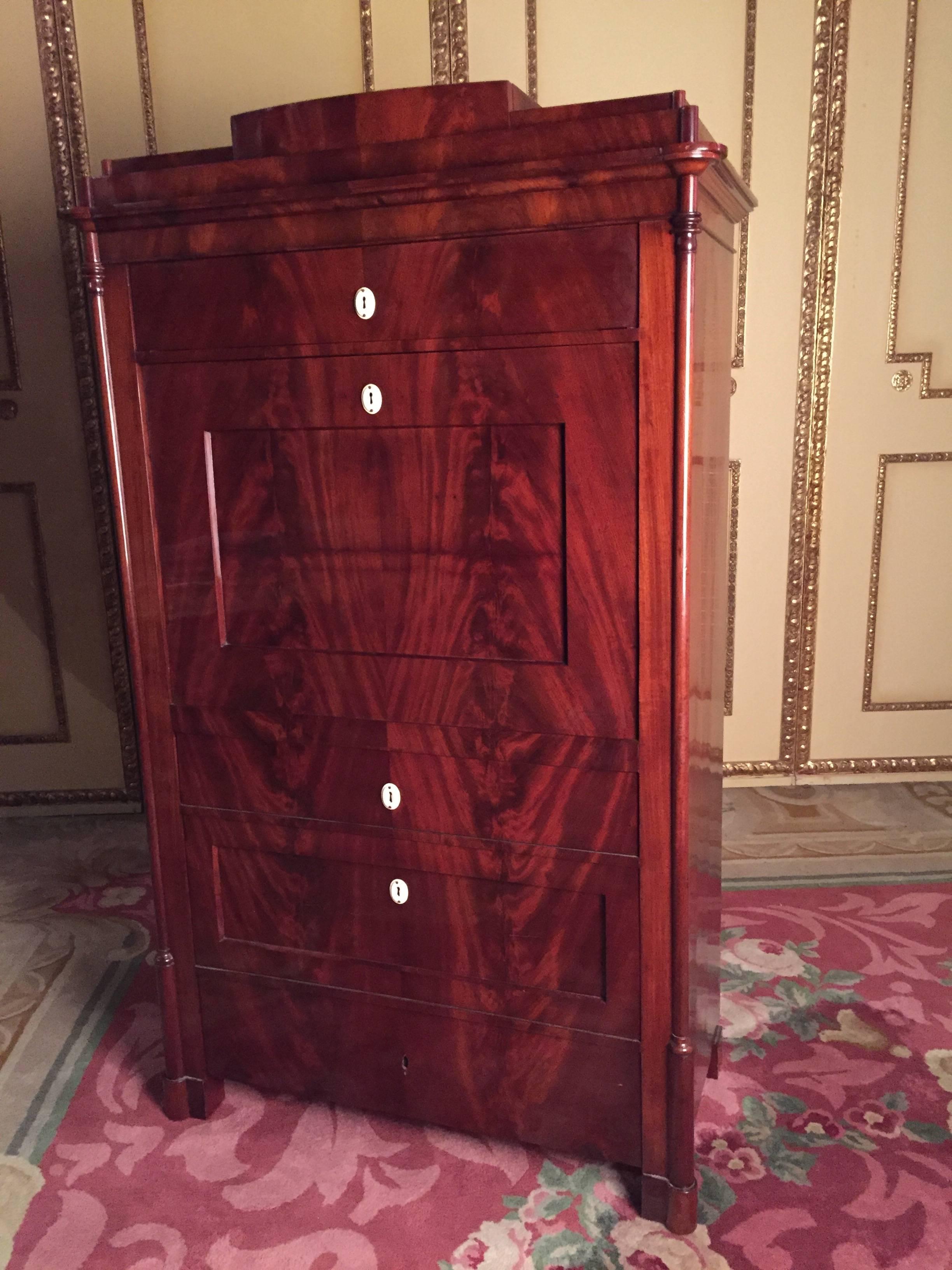 Pyramids mahogany on pine tree. Architecturally arranged inner life. Not long ago, the secretary was grounded. Several drawers from inside as well as from outside. With secret compartment. Lock and key available.


(L-130)