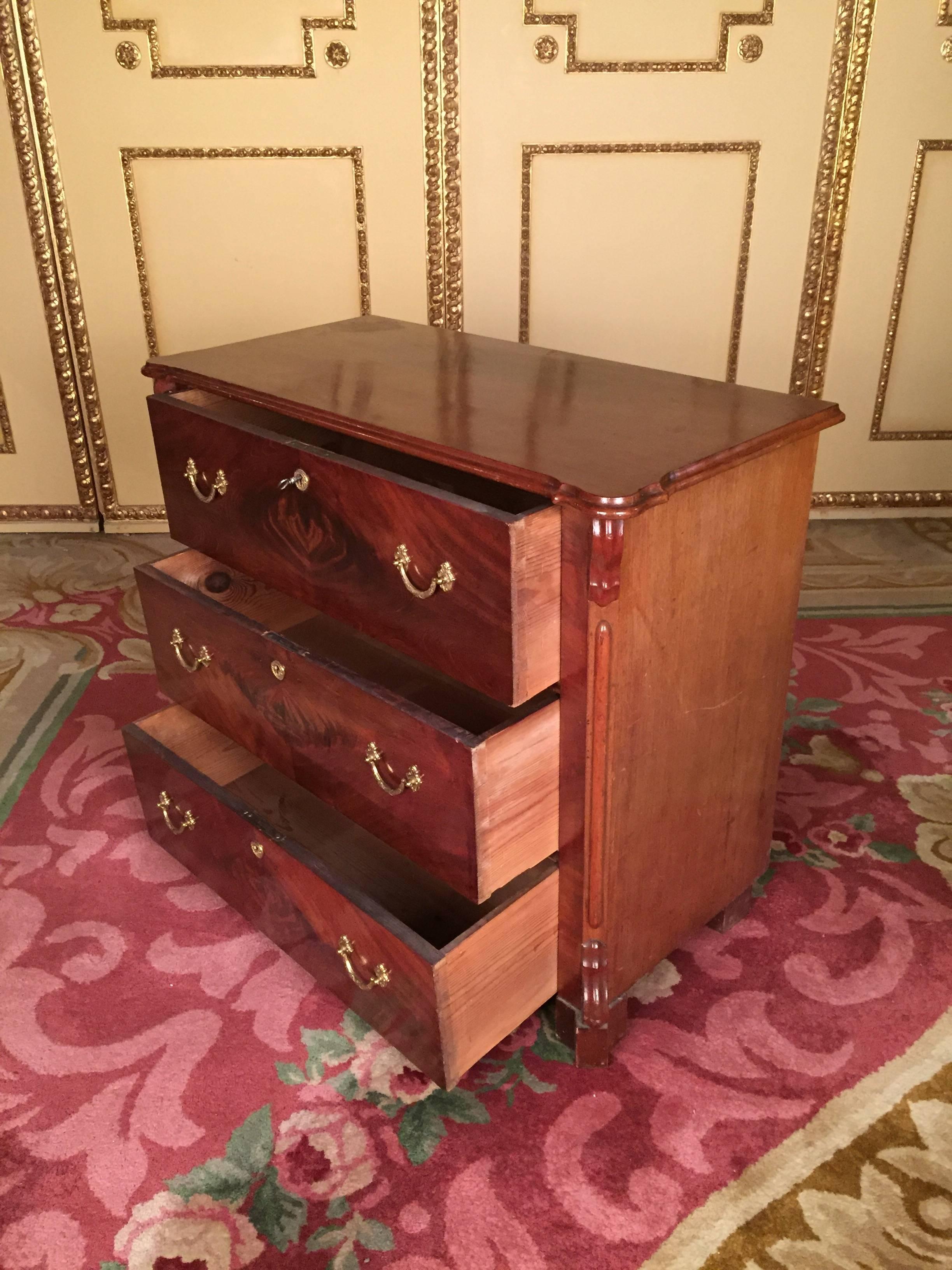 19th Century Louis Philippe Commode In Good Condition For Sale In Berlin, DE