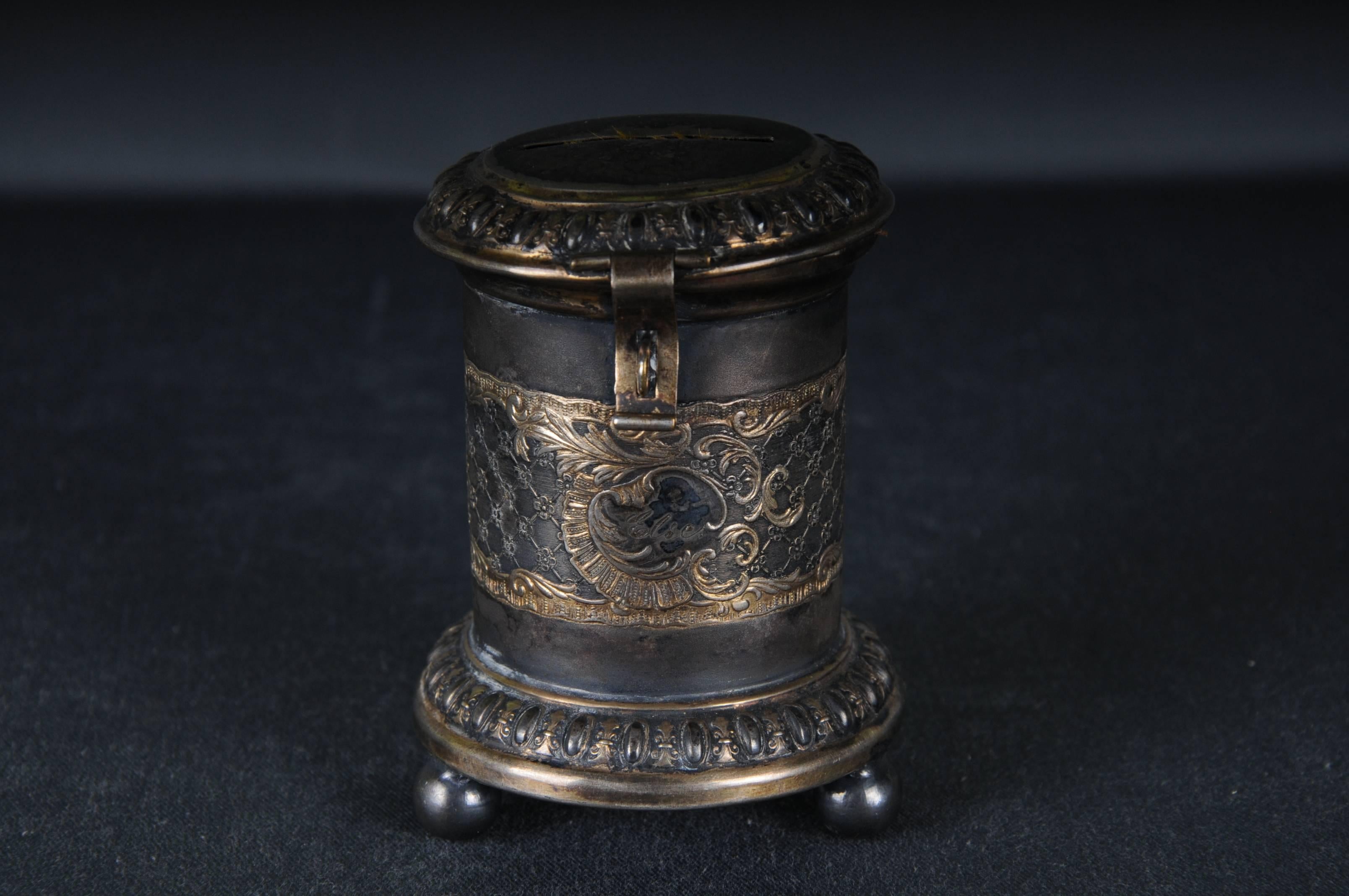 Very Old Germany ball foot donation box, Silver Plate 

Antique baroque 18th century

Condition can be seen in pictures