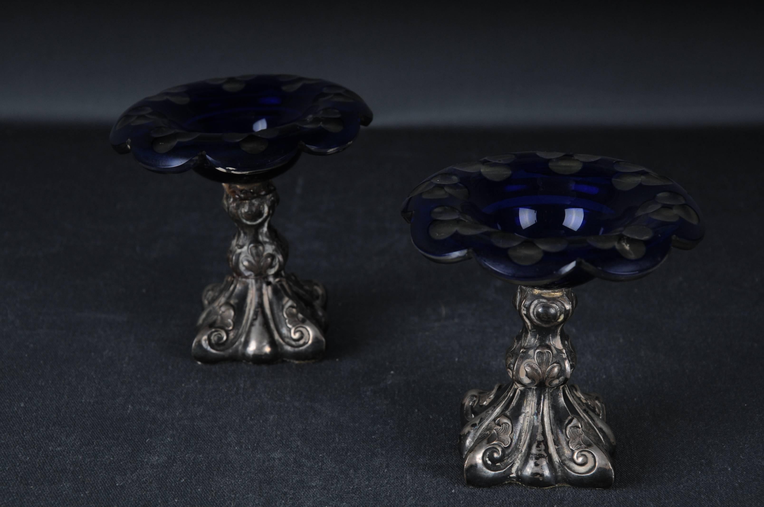 2 Antique Silver Caviar Footbowls 
Biedermeier Germany 

Bowls with blue glass

The Bowls is weighted
Weight: 292 grams

The condition can be seen in the pictures.