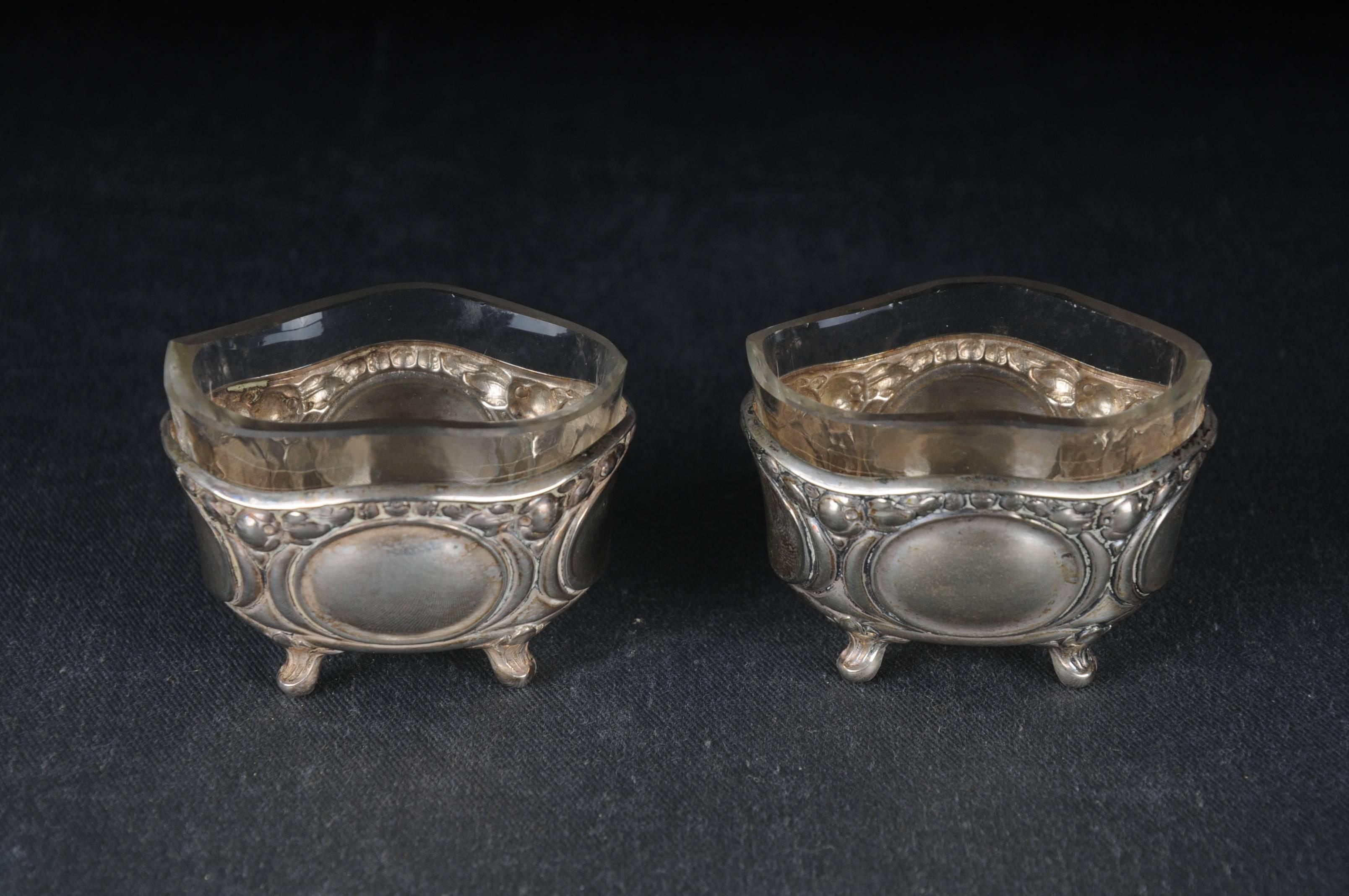 2 Caviar bowls Germany Bowls 
with glass insert 
Silver Plate Kraftalpacca Silver

The condition can be seen in the pictures.