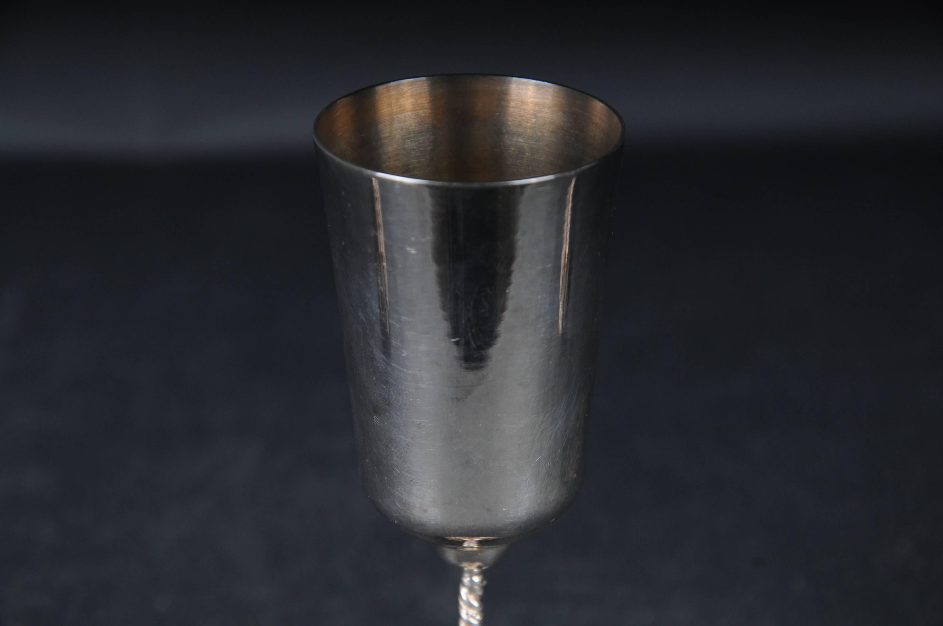 6 High-Quality Silver Spain Chalice Cup Miniature plastic grapes & leaves  In Good Condition For Sale In Berlin, DE