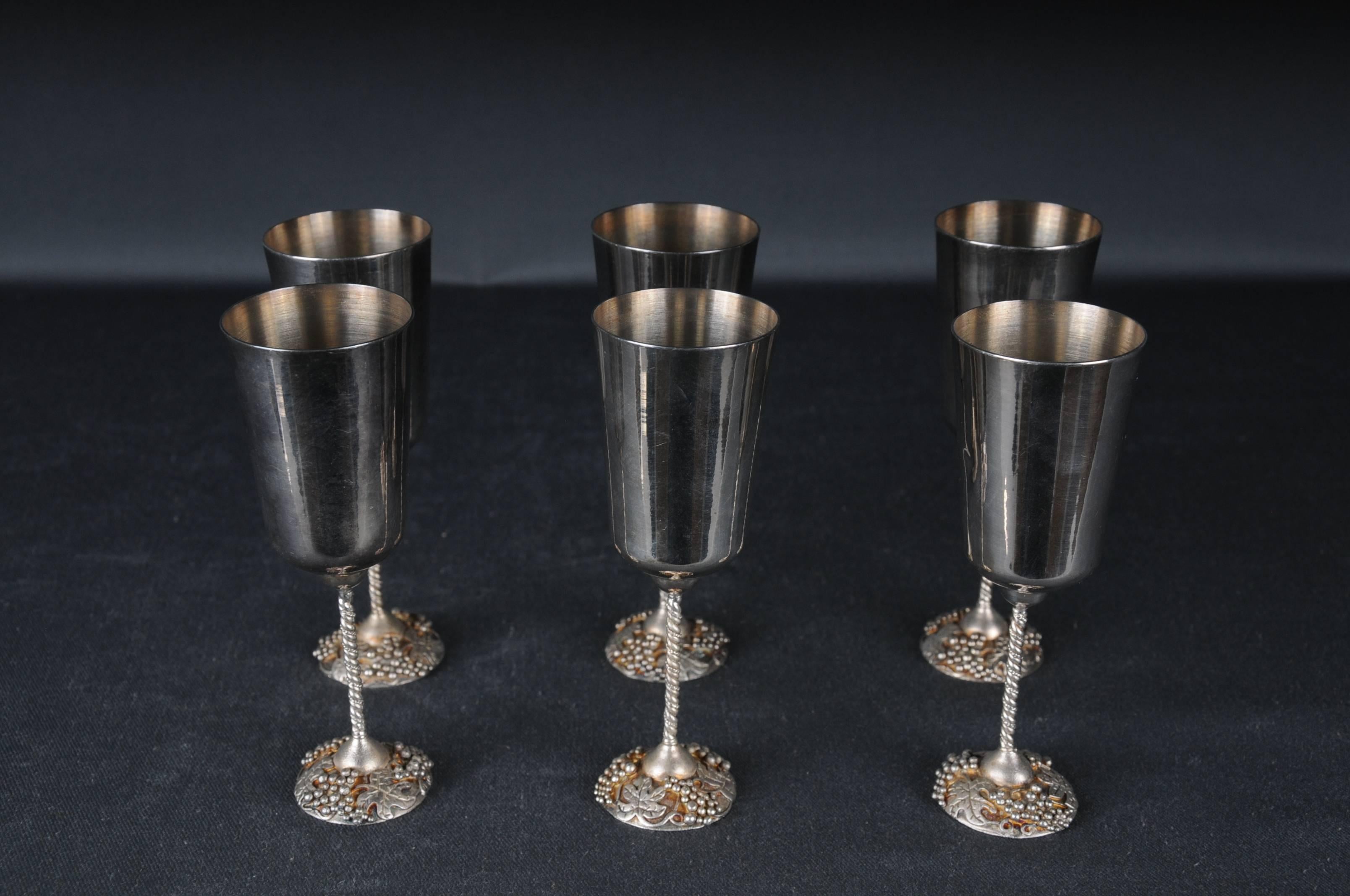 6 High-Quality Silver Chalice Cup Miniature 
with plastic grapes & leaves 

Made in Spain

Weight: 252 grams

The condition can be seen in the pictures.