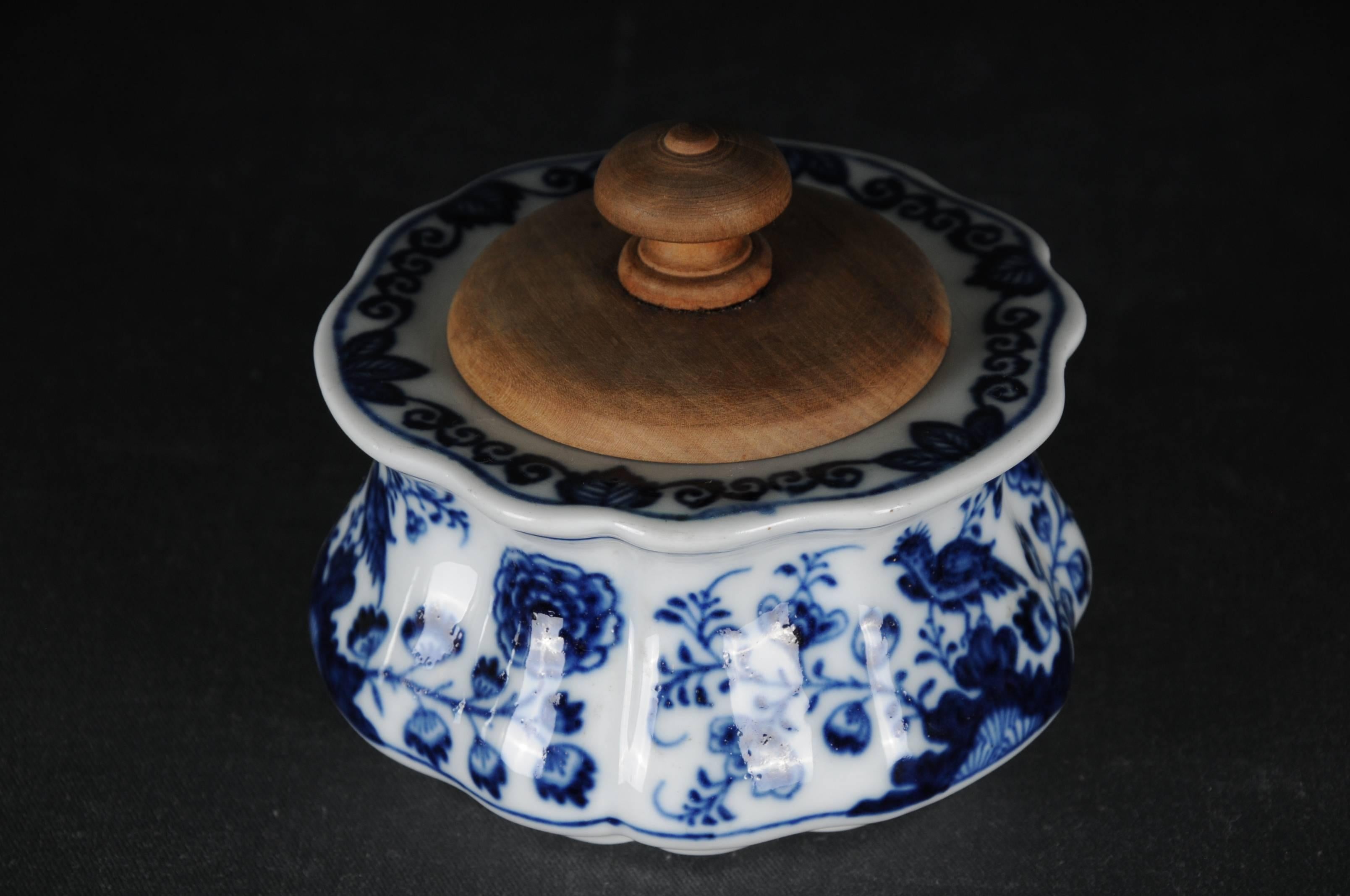 Meissener Tintenbecher aus dem 18. Jahrhundert in blauem Gemälde, um 1750 (Mitte des 18. Jahrhunderts) im Angebot