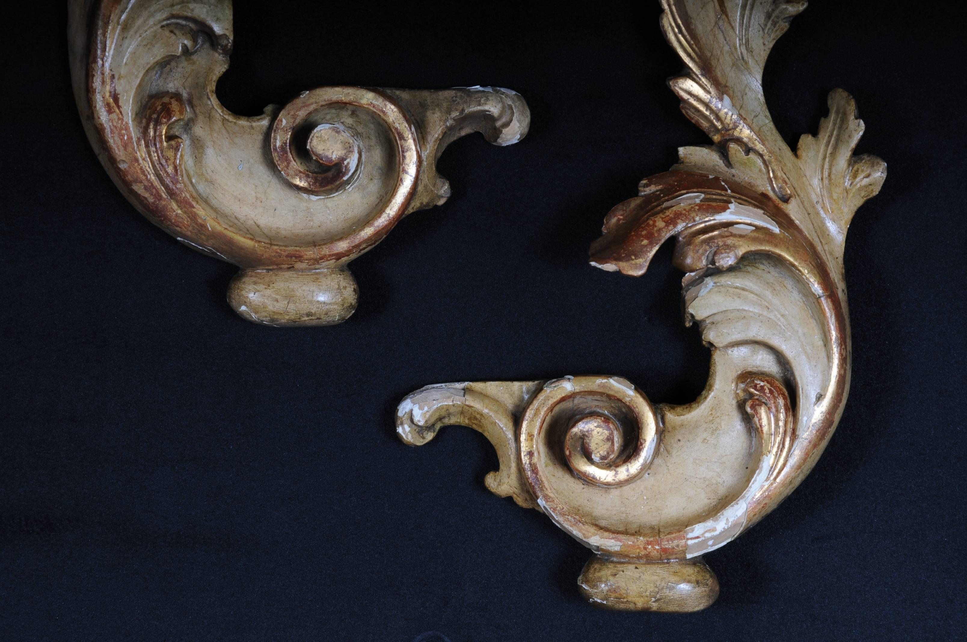 Baroque ornamental elements gilded wood, 18th century

Solid wood hand-carved and gilded. Very old and rare.


(V-134).
