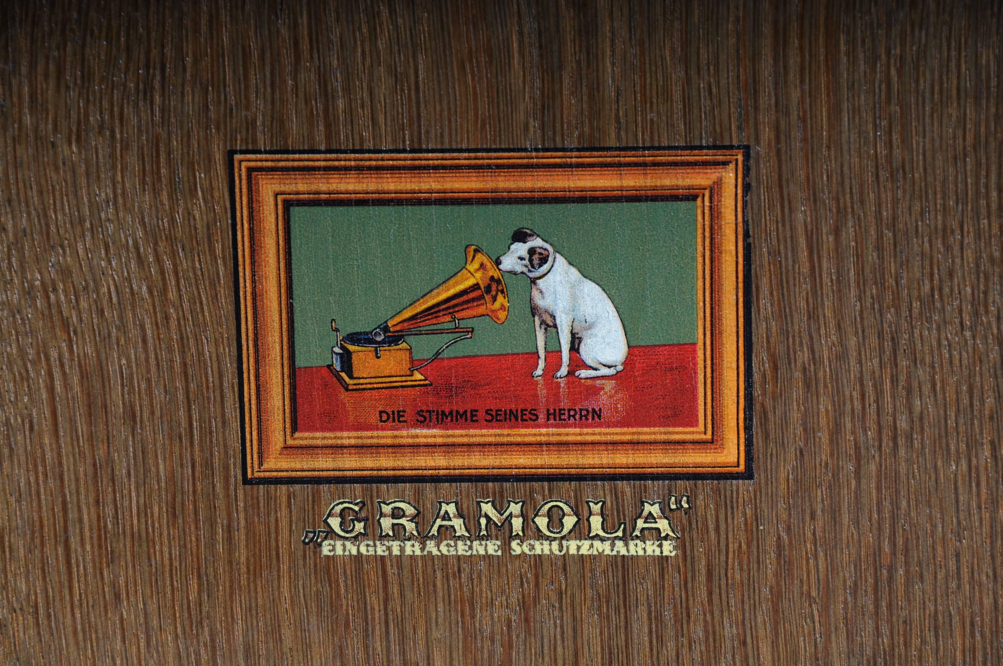 Cupboard Gramophone Oak, circa 1920 Original In Good Condition In Berlin, DE