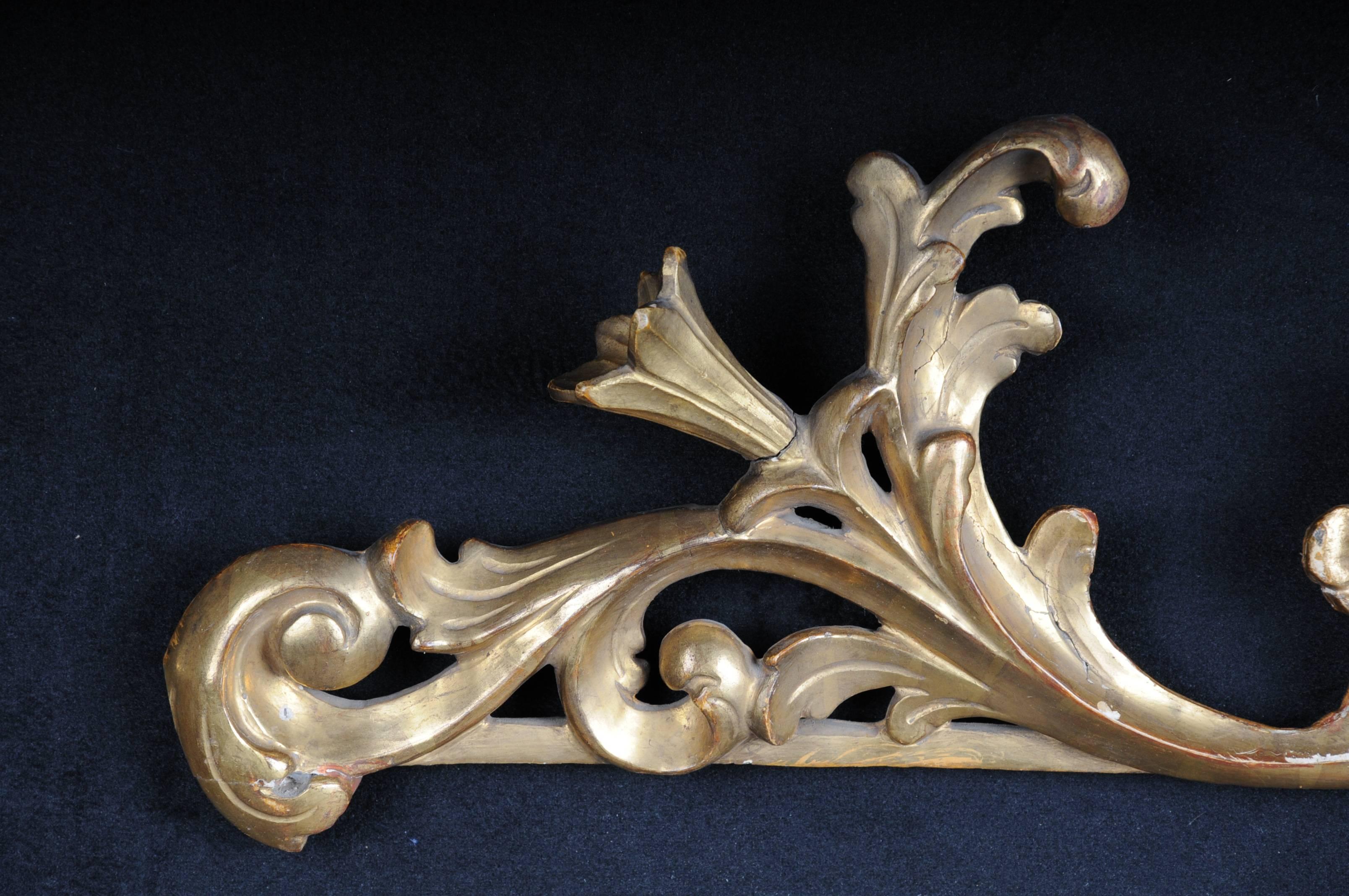 Baroque supraporte / decorative elements, gilded wood, 18th century.

Richly carved solid wood supraporte. Gilded.

(V-142).