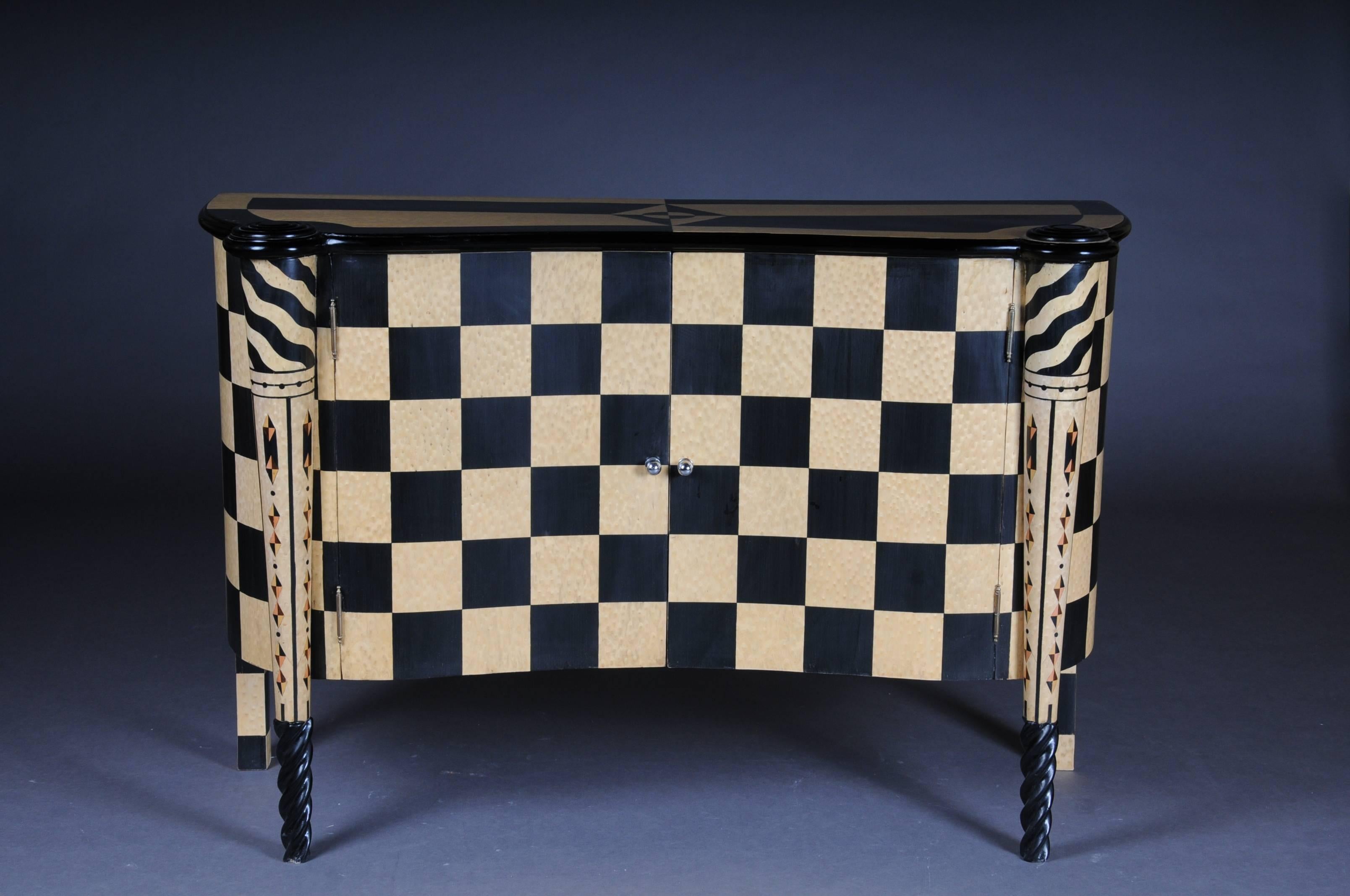 Solid wood, pattern decorated on all sides with a chessboard pattern. Front feet turned in black.


(D-Gm-216).