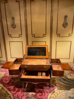 Comò/tavolino da camera in stile Luigi XV del Century Furniture, mobile trasformabile