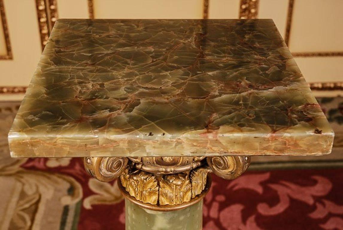 19th Century in the Style of Classicism Napoleon III Onyx Column In Good Condition For Sale In Berlin, DE