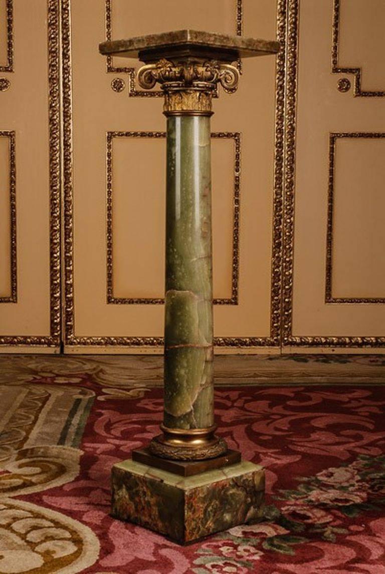 The high-quality, chased, fire-gilt bronze are distinctive and of exceptionally good quality. Onyx marble with gray-white grain. Square plinth with balustrade shaped column base with decorated acanthus capitell. Wide, stepped square top