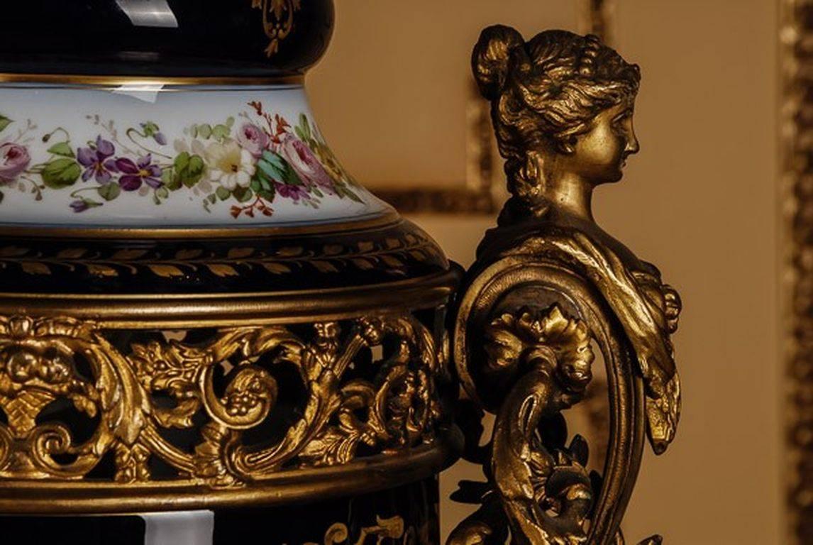 19th Century Louis Seize Style Napoleon III Sèvre Porcelain Vase (19. Jahrhundert)