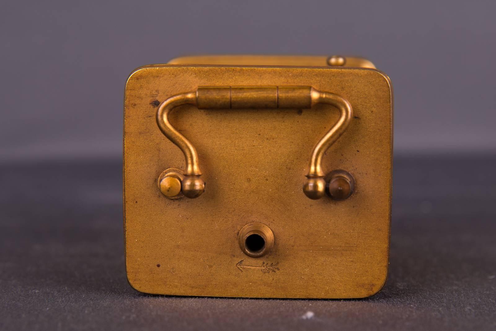 Reiseuhr aus altem Messing, Alarmuhr aus dem 19. Jahrhundert im Angebot 1