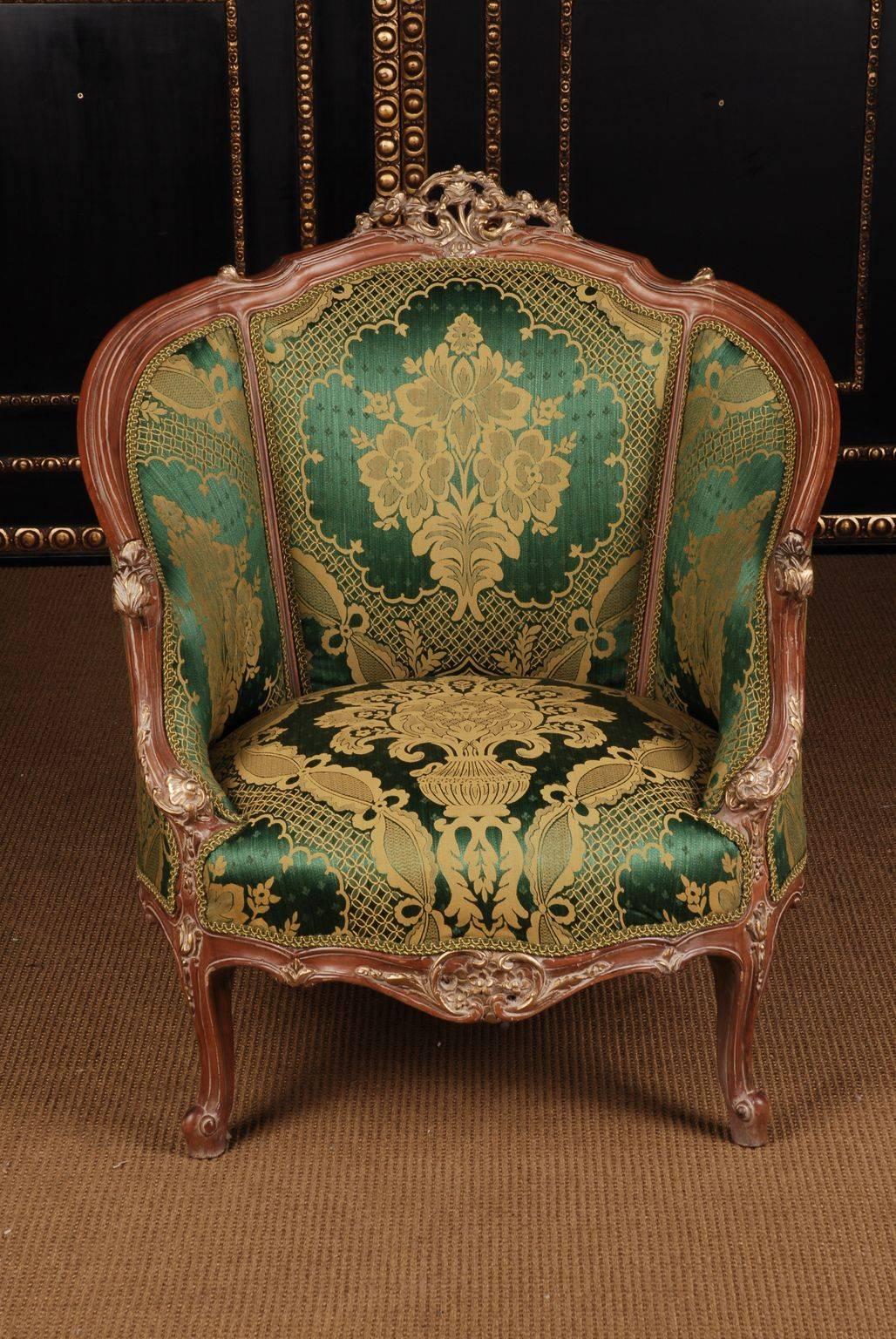 Superb French bergère in Louis XV style.
Solid beechwood, carved and edged.

(B-Dom-69).