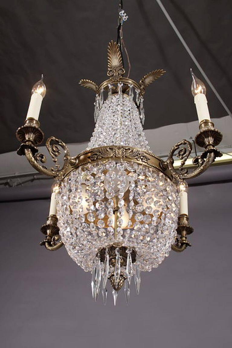 Basket chandelier in Biedermeier style.
Finely engraved brass. Hangings from finely ground crystal.

(F-Ra-31).