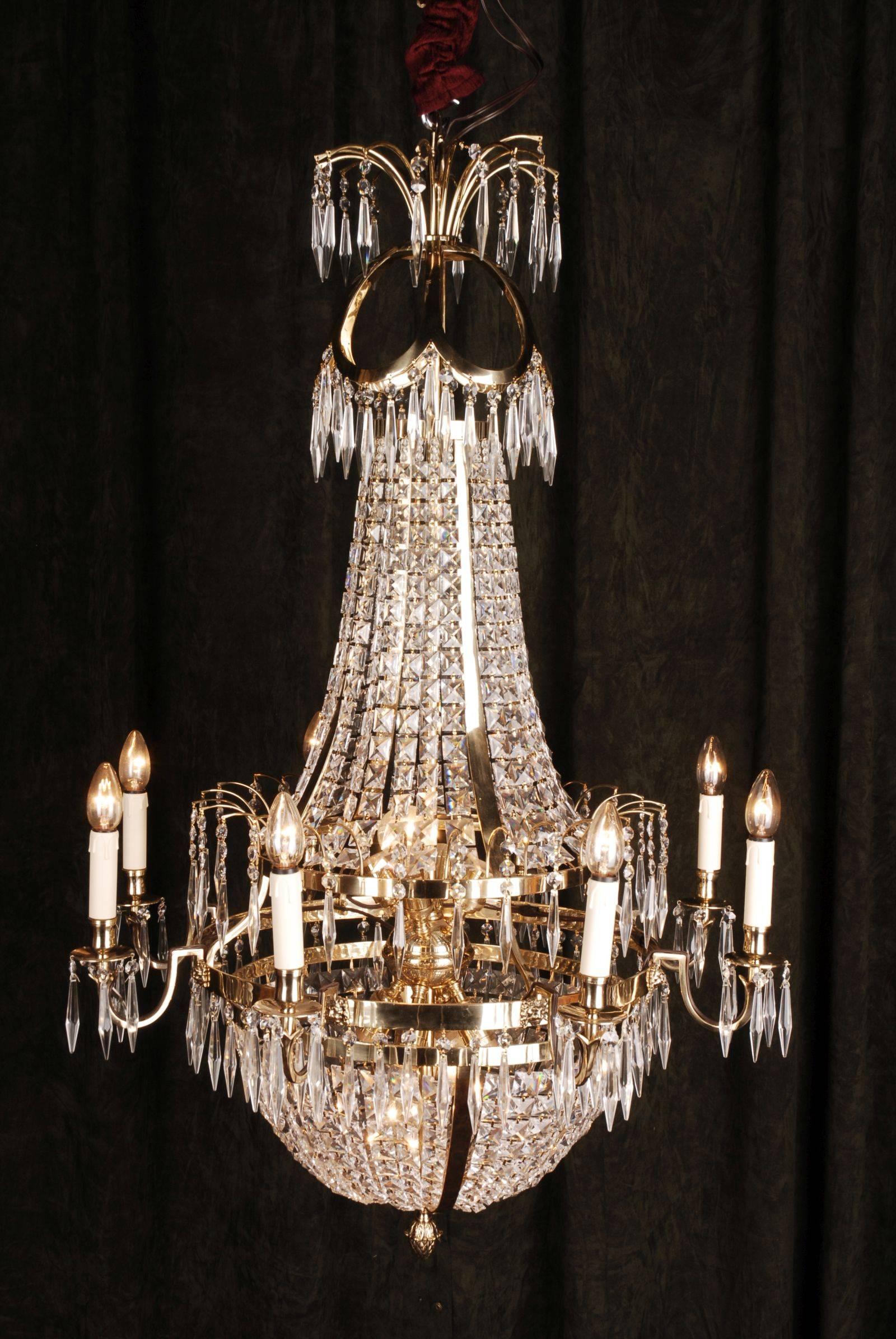 Swedish Empire ceiling candelabra in classicist style.
Polished brass and facett-ground prism hangings.

(F-Ra-82).