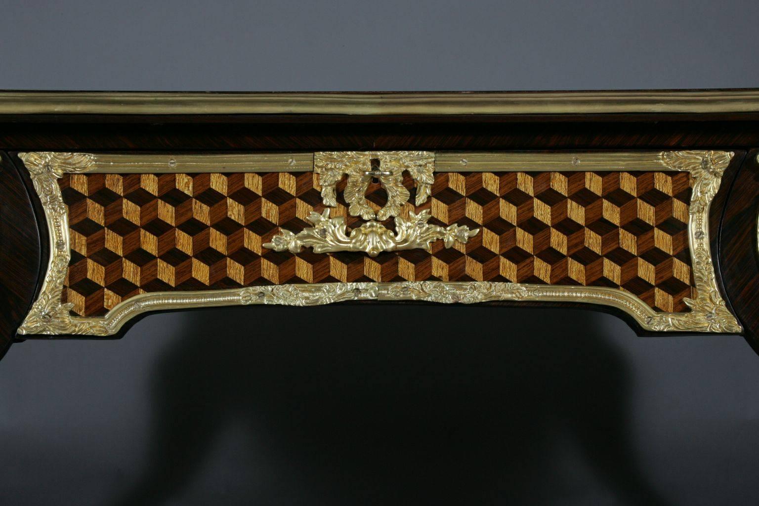 20. Jahrhundert Louis XV Stil Französisch Bureau Plat Schreibtisch im Zustand „Gut“ im Angebot in Berlin, DE